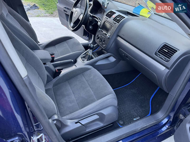 Універсал Volkswagen Golf 2009 в Житомирі