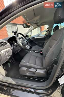 Хетчбек Volkswagen Golf 2010 в 