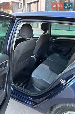 Хэтчбек Volkswagen Golf 2015 в 