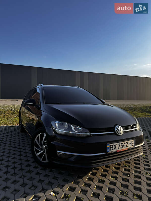 Универсал Volkswagen Golf 2017 в Хмельницком