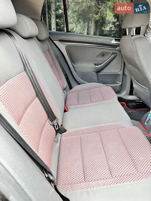 Хетчбек Volkswagen Golf 2006 в Ворохті