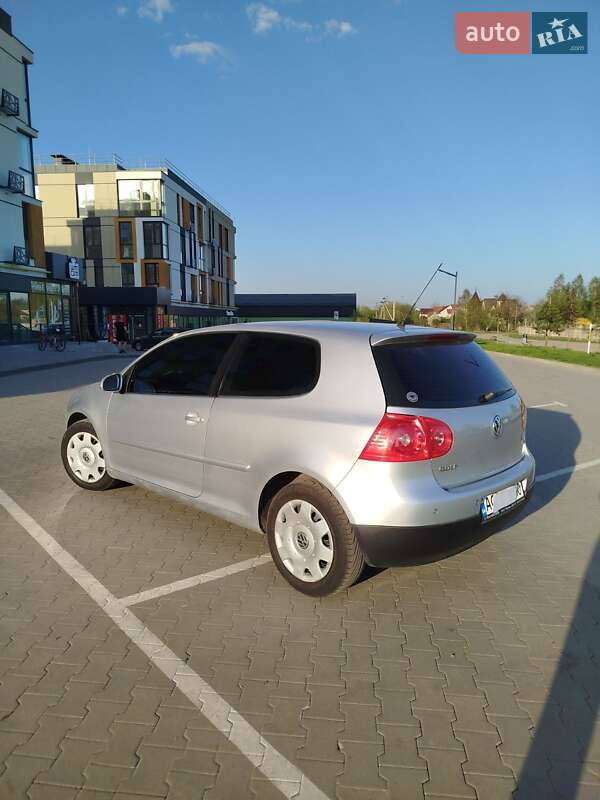 Хетчбек Volkswagen Golf 2007 в Луцьку