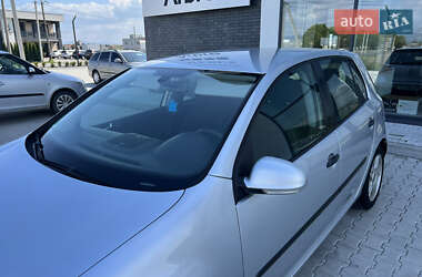 Хетчбек Volkswagen Golf 2004 в 