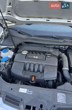 Хетчбек Volkswagen Golf 2004 в 