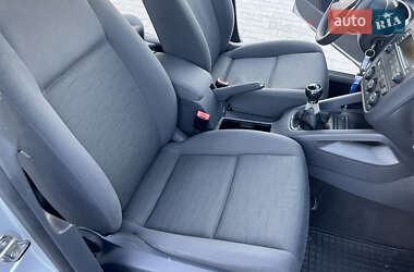 Хетчбек Volkswagen Golf 2004 в 