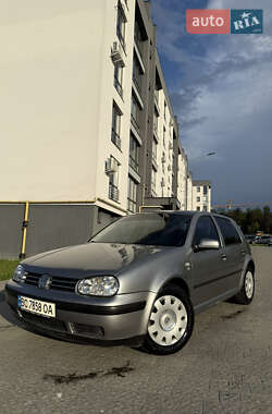 Хетчбек Volkswagen Golf 2003 в 