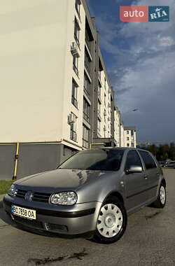 Хетчбек Volkswagen Golf 2003 в 