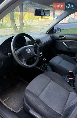 Хетчбек Volkswagen Golf 2003 в 