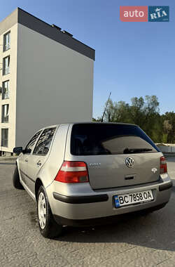 Хетчбек Volkswagen Golf 2003 в 