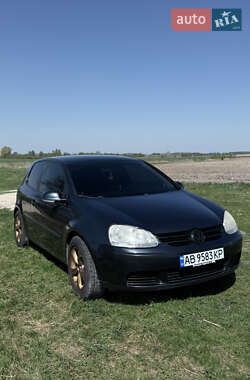 Хэтчбек Volkswagen Golf 2004 в 