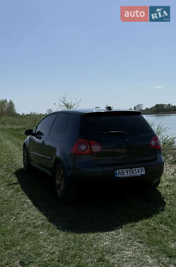 Хэтчбек Volkswagen Golf 2004 в 