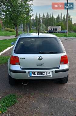 Хэтчбек Volkswagen Golf 2001 в 