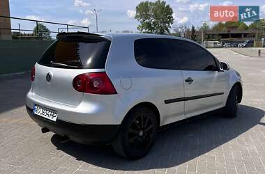 Хэтчбек Volkswagen Golf 2003 в 