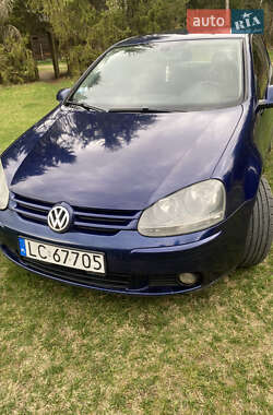 Хэтчбек Volkswagen Golf 2005 в 