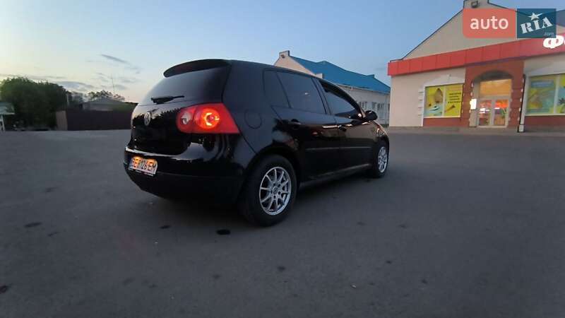 Хэтчбек Volkswagen Golf 2004 в 