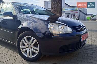 Хэтчбек Volkswagen Golf 2005 в 