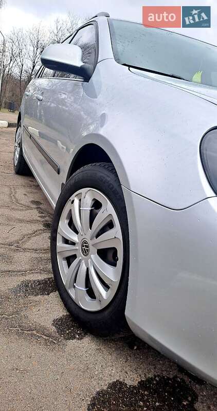 Універсал Volkswagen Golf 2013 в 