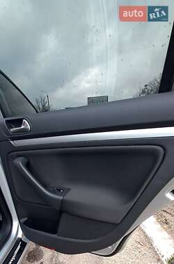 Універсал Volkswagen Golf 2013 в 