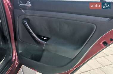Хэтчбек Volkswagen Golf 2005 в 