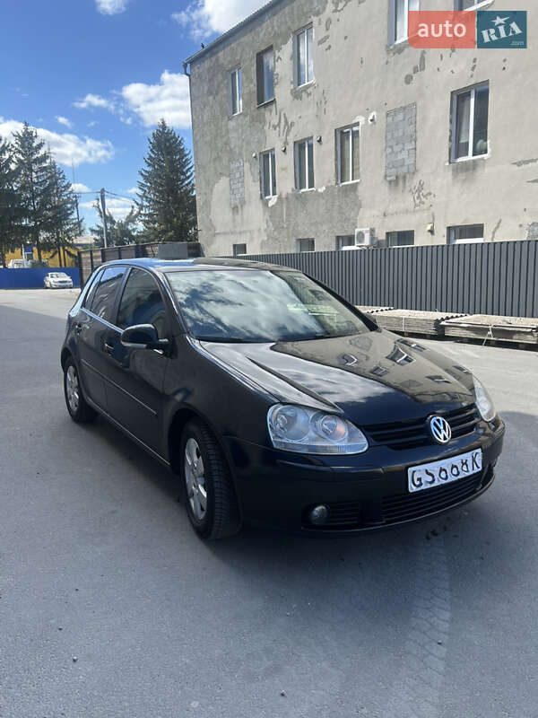Хэтчбек Volkswagen Golf 2006 в 