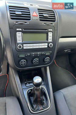 Хэтчбек Volkswagen Golf 2006 в 