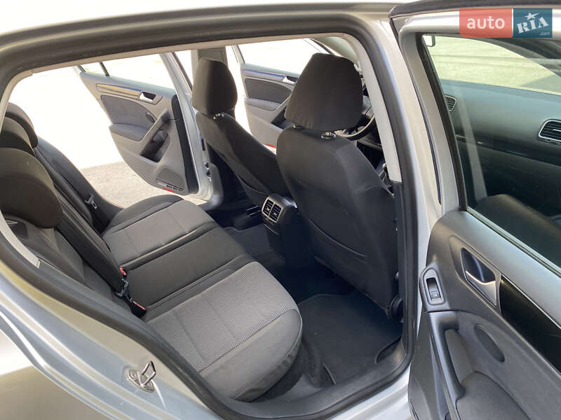 Хэтчбек Volkswagen Golf 2009 в Ивано-Франковске