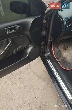 Хетчбек Volkswagen Golf 2000 в 