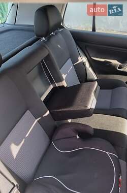 Хэтчбек Volkswagen Golf 2003 в 