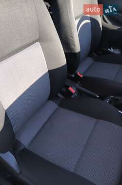 Хэтчбек Volkswagen Golf 2003 в 