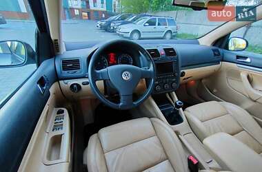 Хэтчбек Volkswagen Golf 2004 в Ковеле