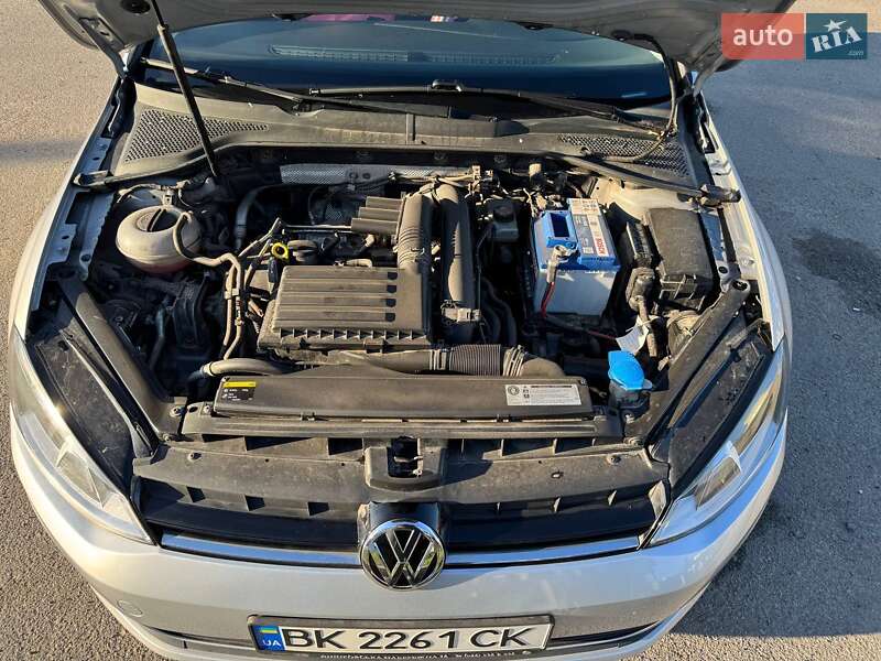 Хетчбек Volkswagen Golf 2014 в Рівному