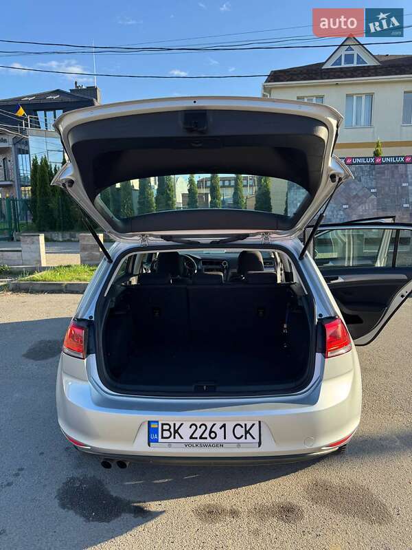 Хетчбек Volkswagen Golf 2014 в Рівному