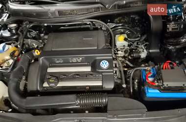 Хетчбек Volkswagen Golf 2001 в 