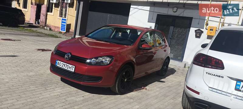 Хетчбек Volkswagen Golf 2009 в 