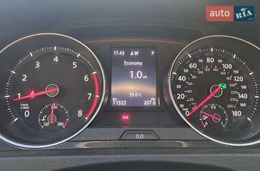 Хэтчбек Volkswagen Golf 2016 в 