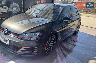 Хэтчбек Volkswagen Golf 2016 в 