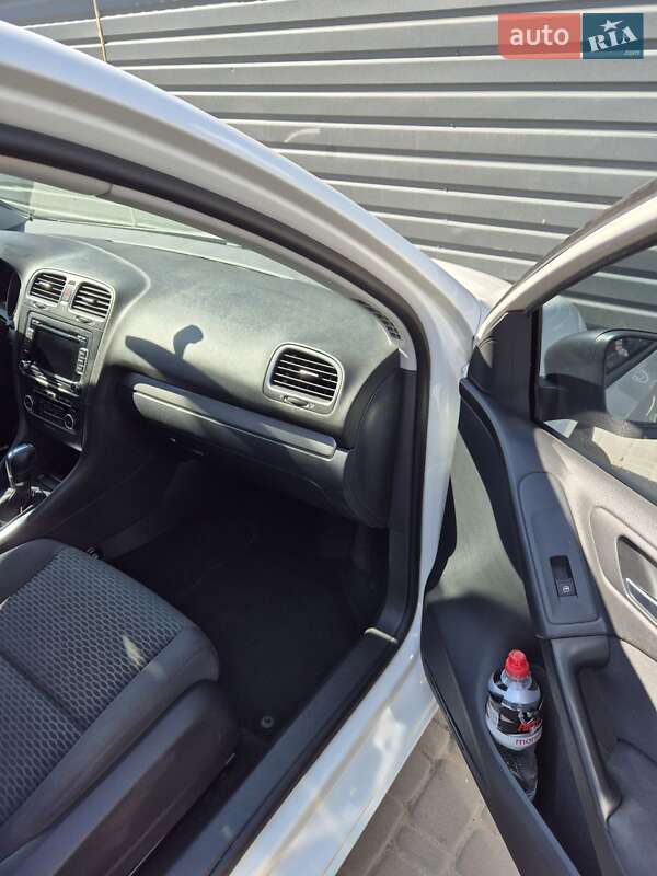 Хэтчбек Volkswagen Golf 2011 в Ирпене