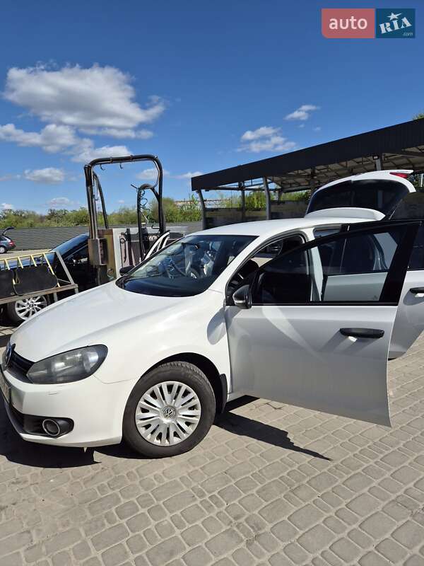 Хэтчбек Volkswagen Golf 2011 в Ирпене
