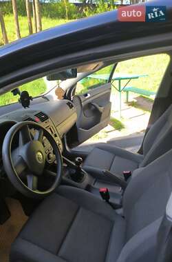 Хетчбек Volkswagen Golf 2005 в 