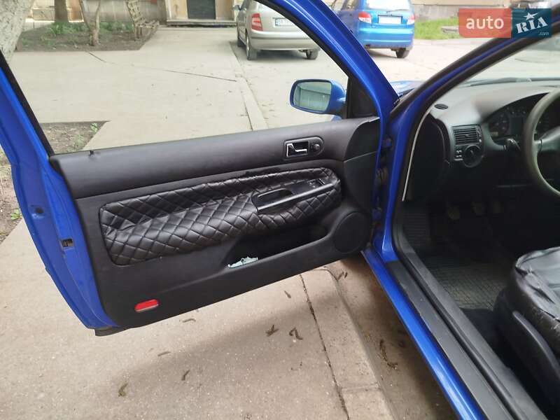 Хэтчбек Volkswagen Golf 1999 в Долинской