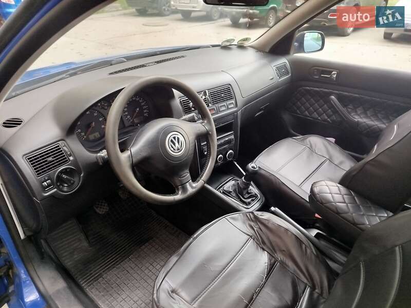Хэтчбек Volkswagen Golf 1999 в Долинской