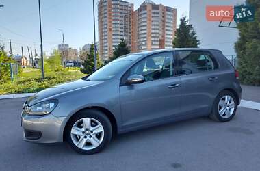 Хэтчбек Volkswagen Golf 2009 в 