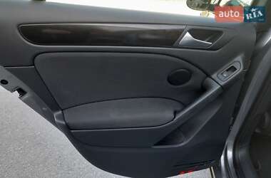 Хэтчбек Volkswagen Golf 2009 в 