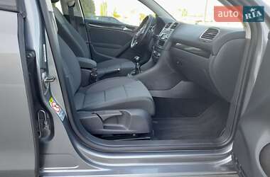 Хэтчбек Volkswagen Golf 2009 в 