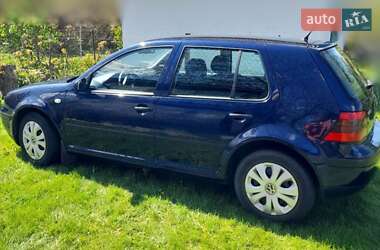Хетчбек Volkswagen Golf 2002 в 
