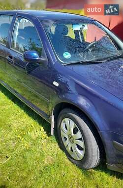 Хетчбек Volkswagen Golf 2002 в 