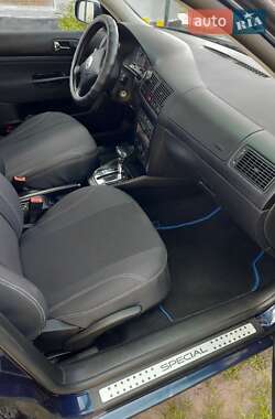Хетчбек Volkswagen Golf 2002 в 