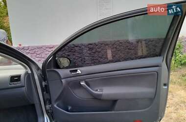 Хетчбек Volkswagen Golf 2005 в 