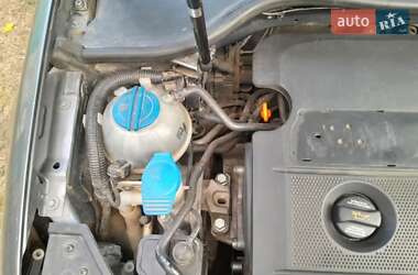 Хетчбек Volkswagen Golf 2005 в 