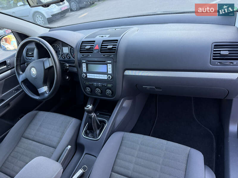 Хэтчбек Volkswagen Golf 2007 в Ровно